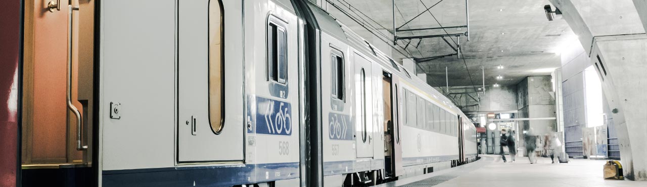 Train sur le quai de la gare d'Anvers
