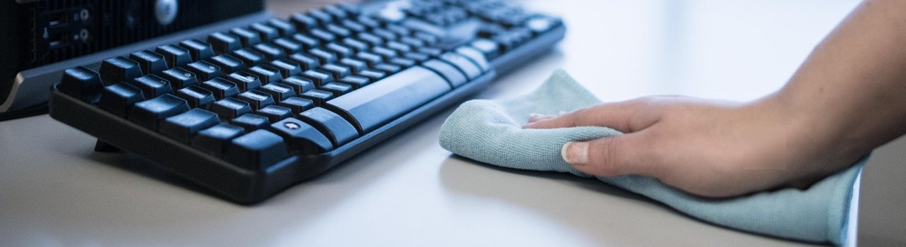 L'agent de nettoyage s'utilise avec une lavette en microfibre.