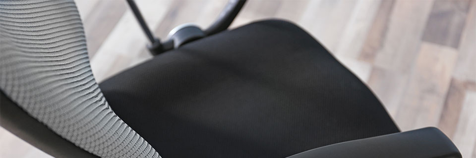 Enlever les taches d'une chaise de bureau
